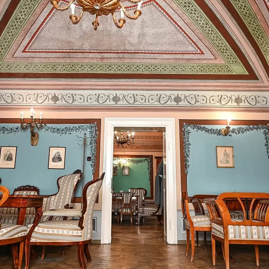 A Százéves Cukrászda biedermeier enteriőrje