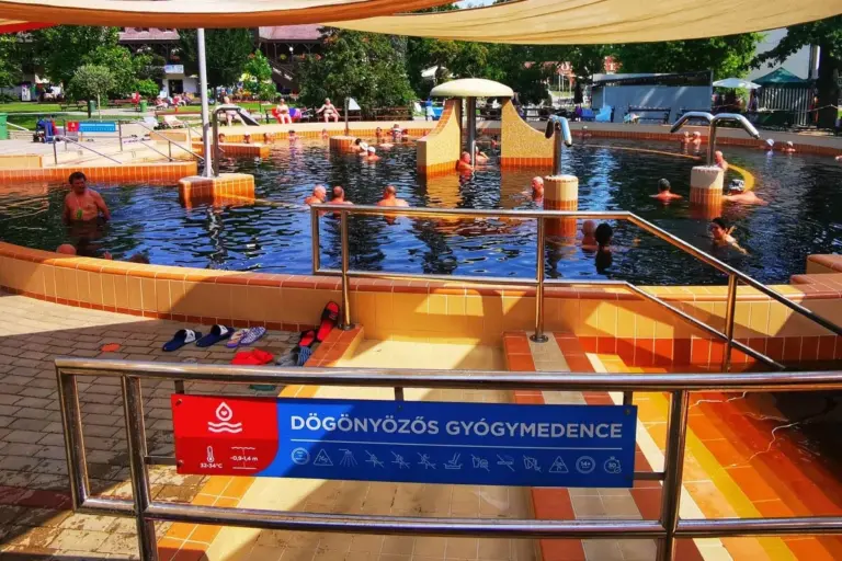 Dögönyözős gyógymedence a Gyulai Várfürdőben