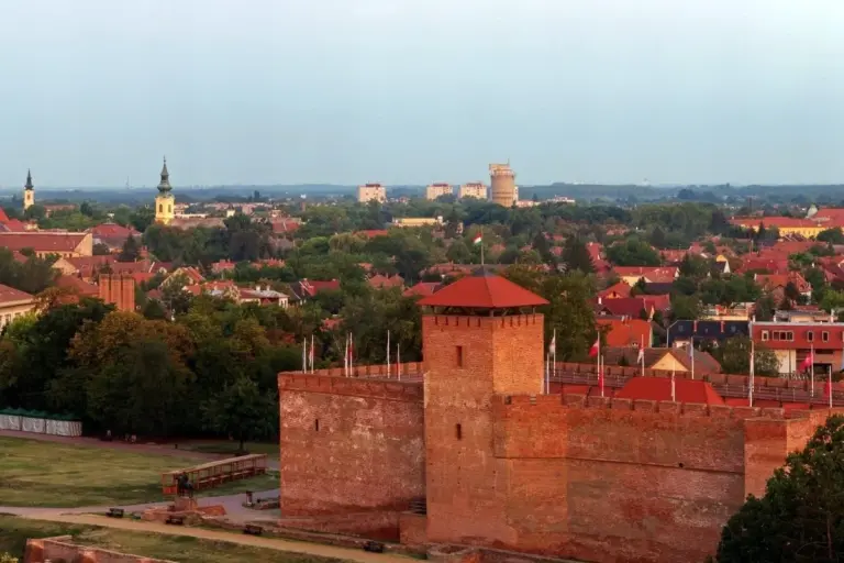 A gyulai vár és a város madártávlatból